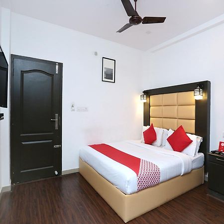 Hotel Qube Kochi Екстериор снимка