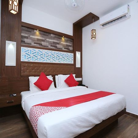 Hotel Qube Kochi Екстериор снимка