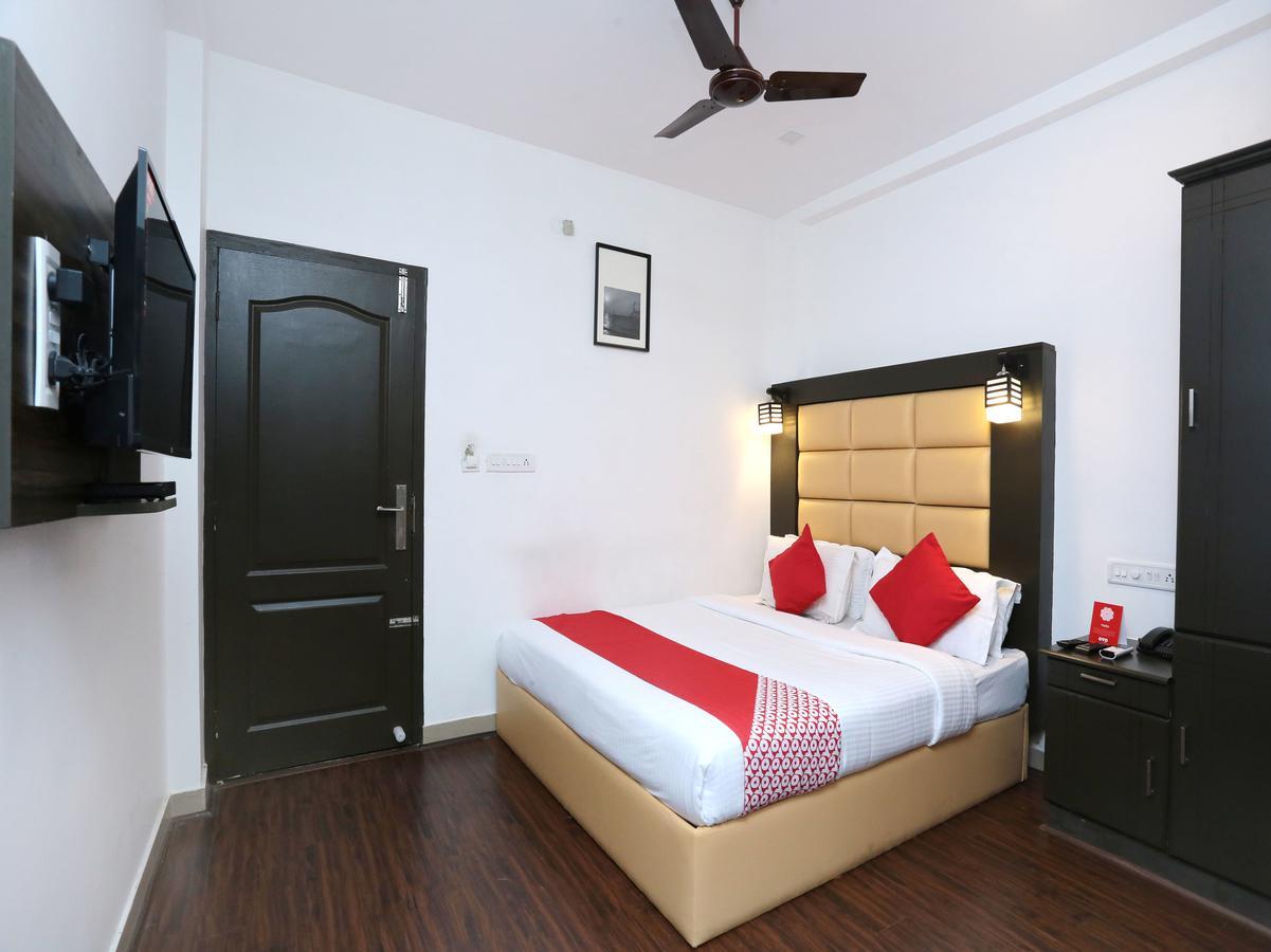 Hotel Qube Kochi Екстериор снимка