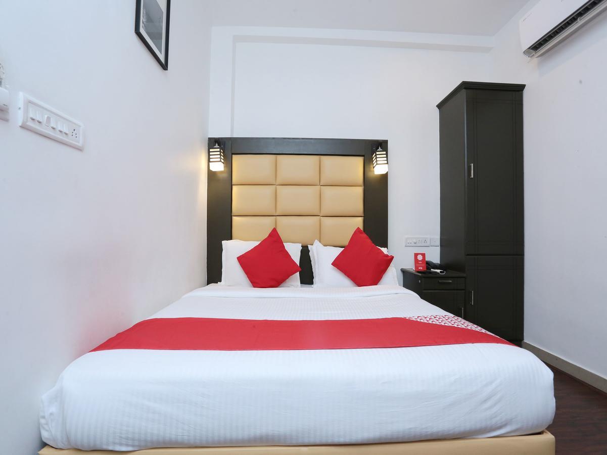 Hotel Qube Kochi Екстериор снимка