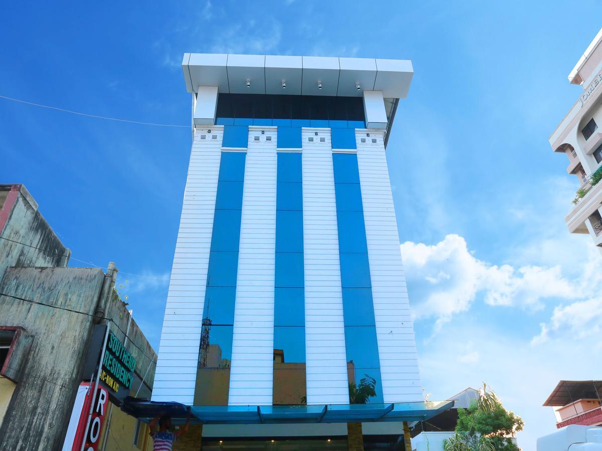Hotel Qube Kochi Екстериор снимка