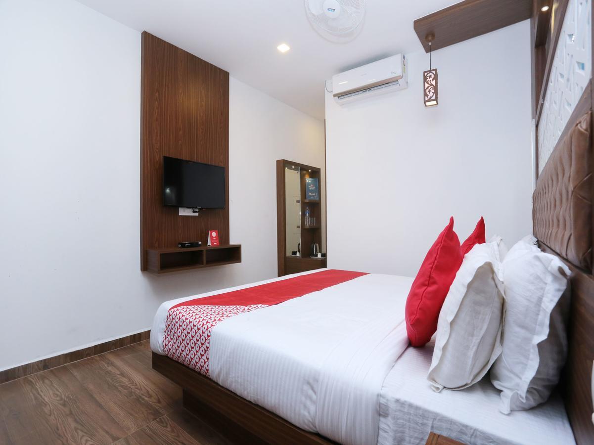 Hotel Qube Kochi Екстериор снимка