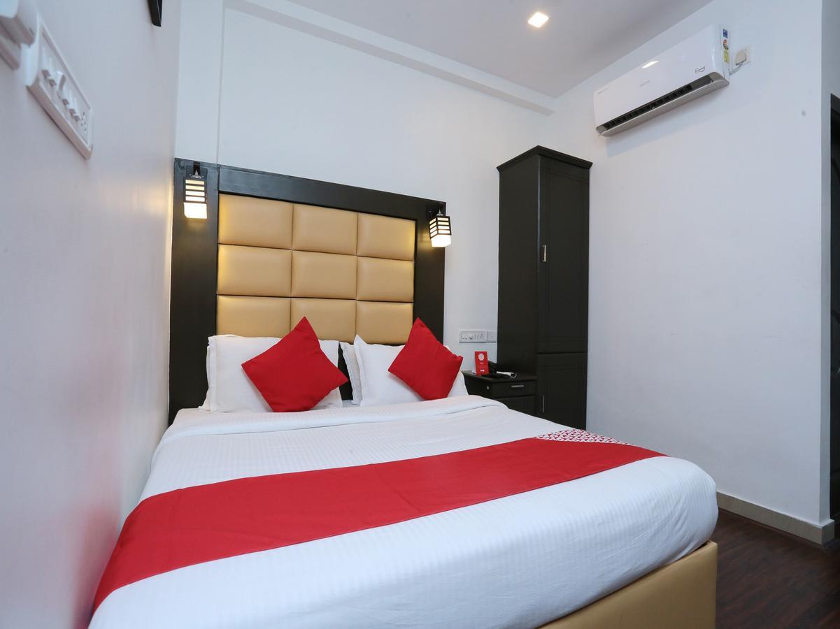 Hotel Qube Kochi Екстериор снимка
